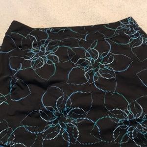 LL Bean stretchy black patterned skort gently used